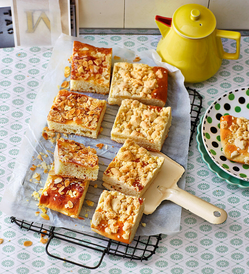 Butterkuchen mit Mandeln und Streuseln