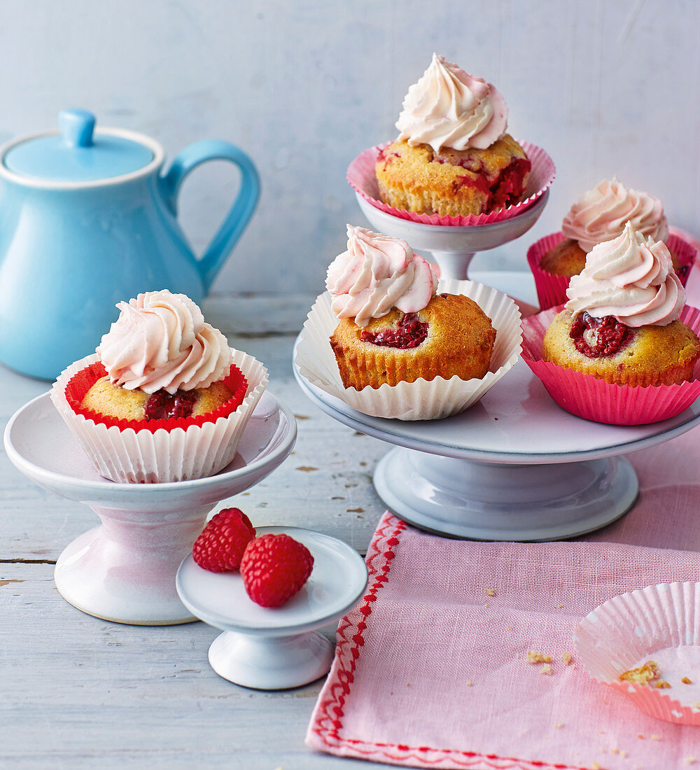 Raspberry cupcakes with cream cheese frosting