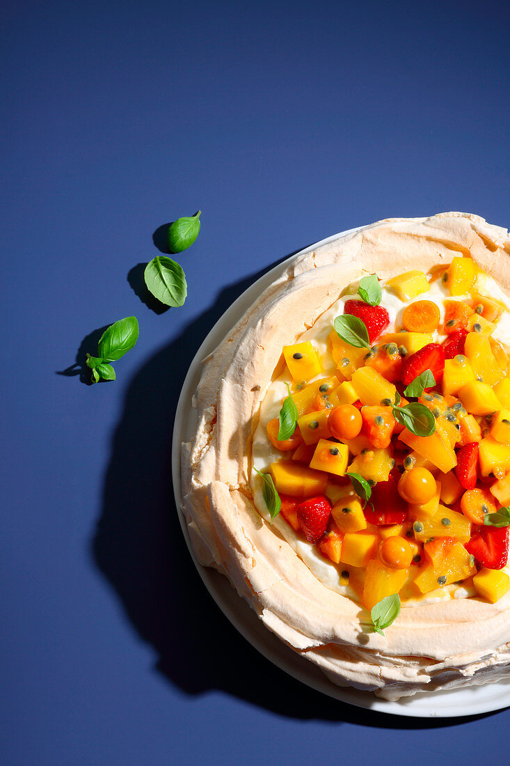 Exotic pavlova (trend from the 2000s)