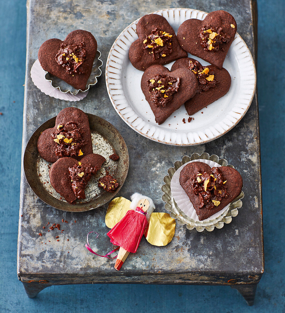 Chocolate hearts with a crispy topping
