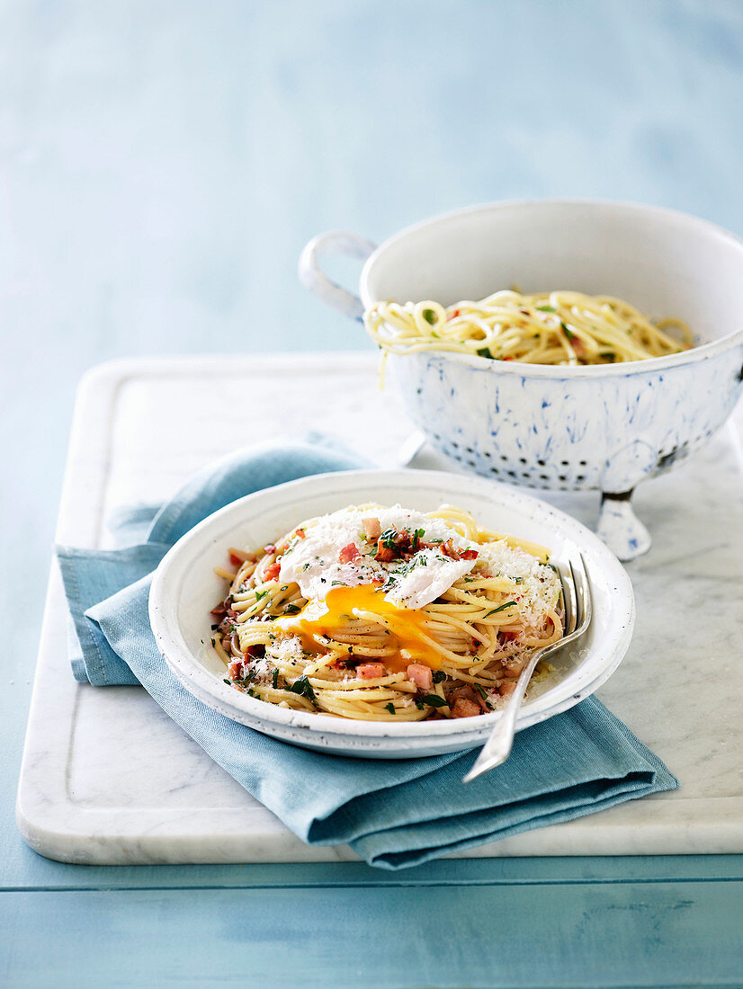 Spaghetti with egg and bacon