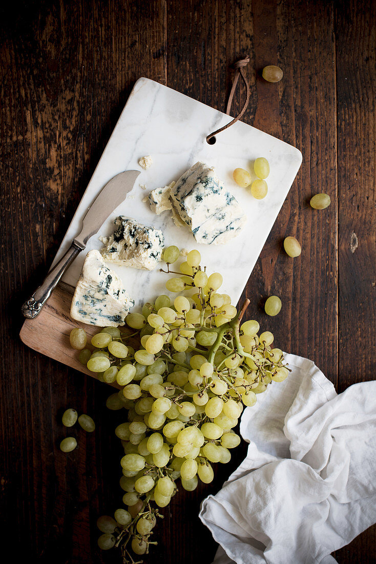 Roquefort and green grapes