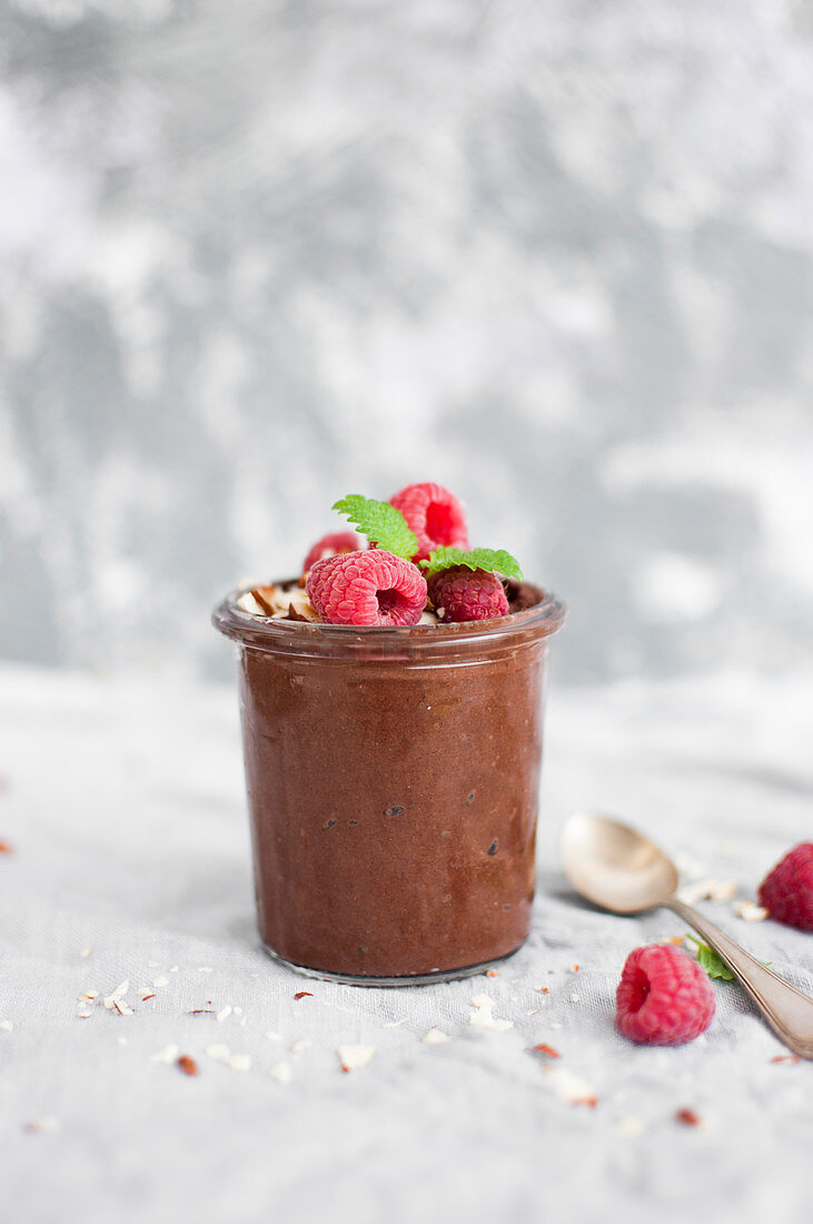 Vegan chocolate mousse made with raw cocoa powder, dry dates, cachews and coconut oil