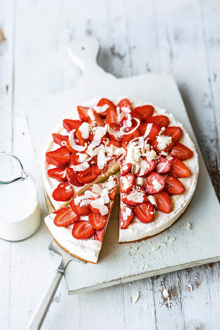 Pan-baked strawberry and elderflower cake with white chocolate