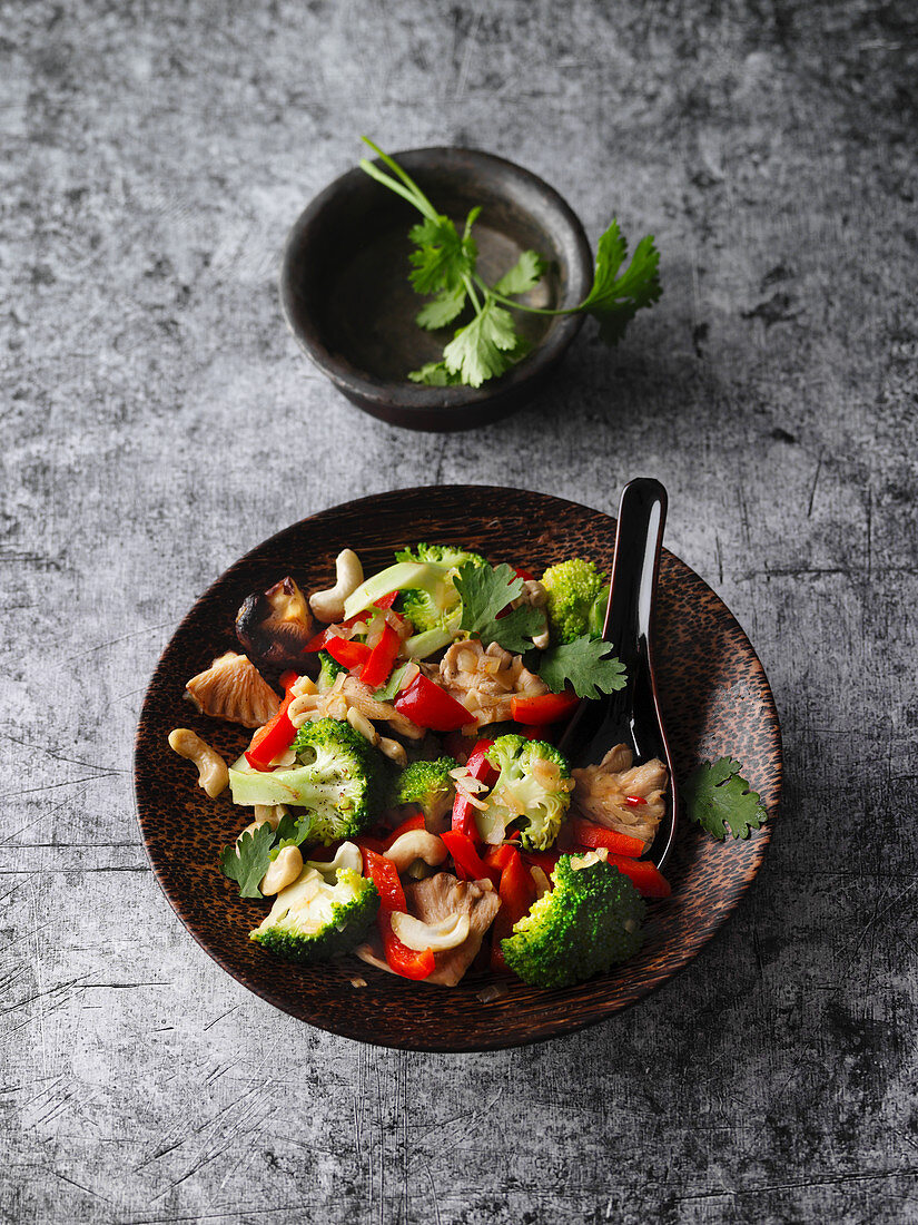 Quick stir-fried vegetables with cashew nuts and coriander