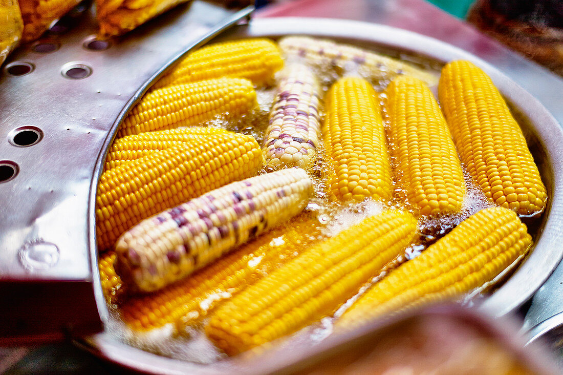 Street Food: fried corncobs