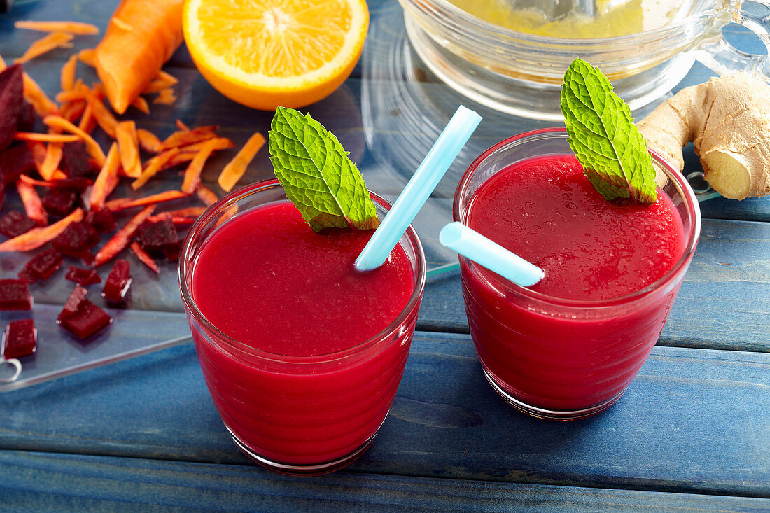 Carrot, beetroot and ginger smoothies