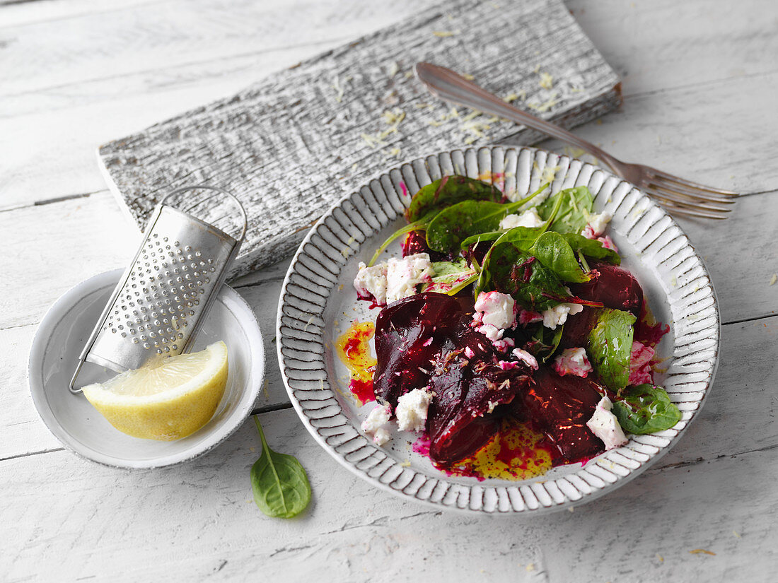 Beetroot salad with spinach and sheep's cheese