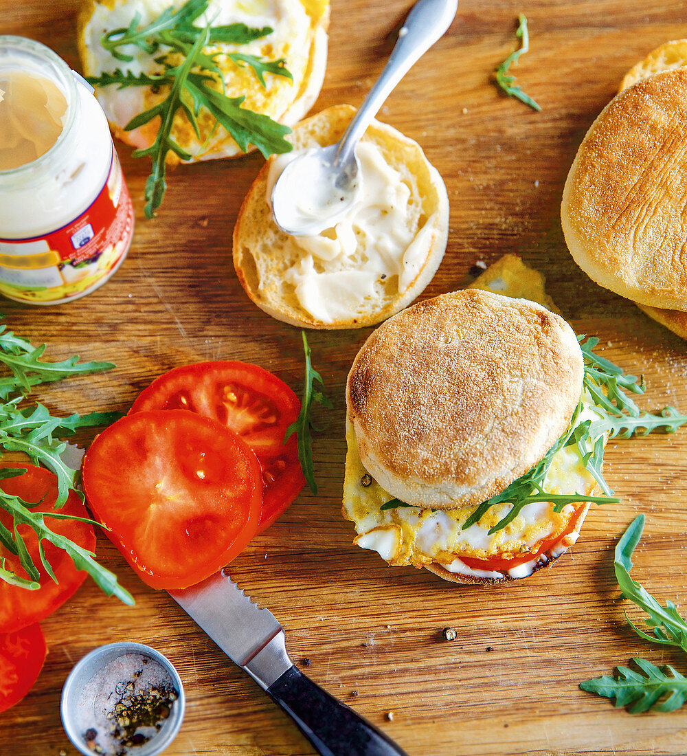 Egg sandwiches with tomato and rocket