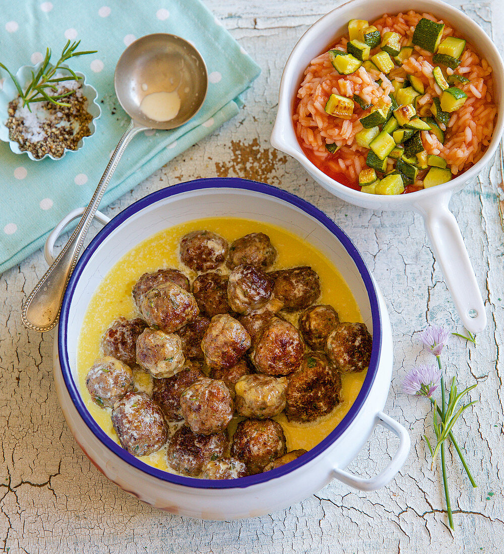 Meatballs in a creamy sauce with tomato and courgette rice