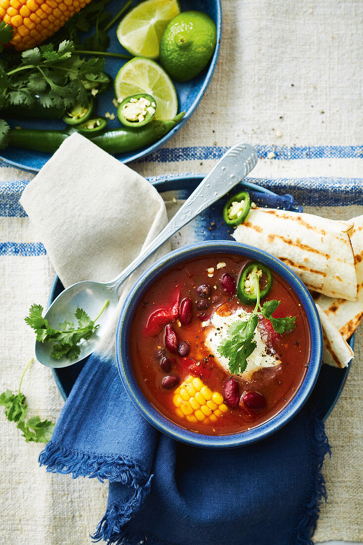 Mexikanische gemischte Bohnensuppe mit Mais (Slow Cooking)