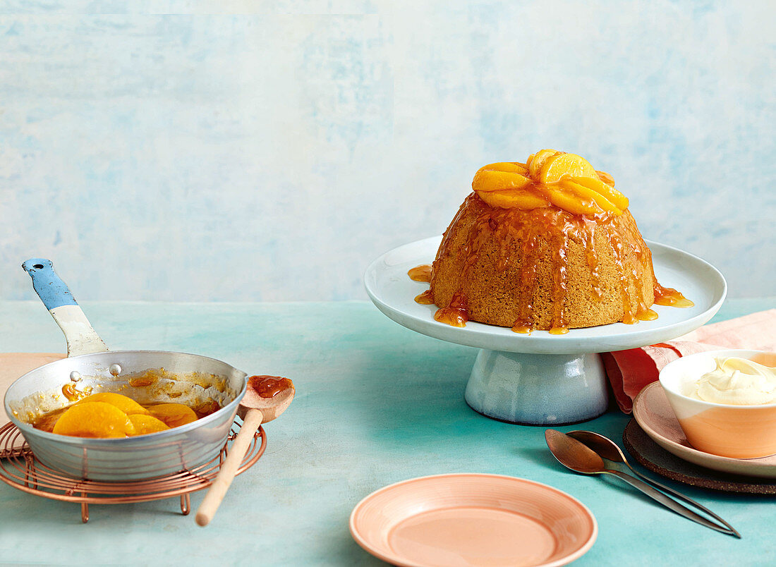 Glutenfreier Steamed Pudding mit Mandeln und Pfirsichen