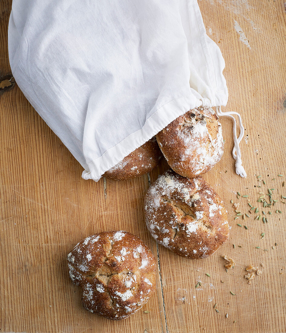 Amaranth and fennel flatbreads