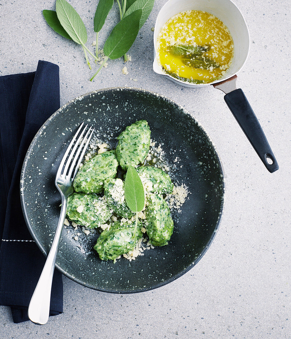 Spinach and ricotta dumplings with sage butter