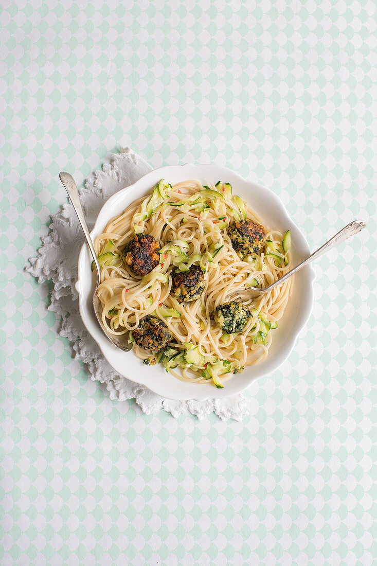 Spaghetti with spinach balls