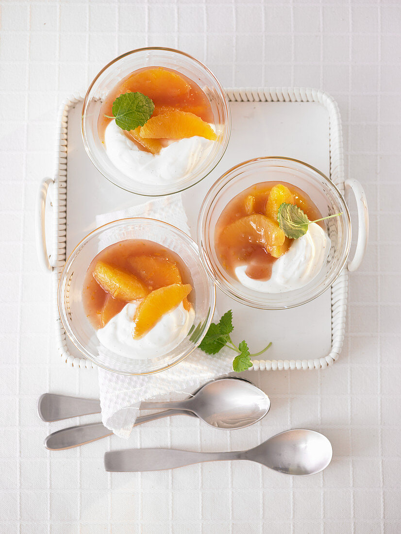 Joghurt-Quark-Creme mit Orangenkompott