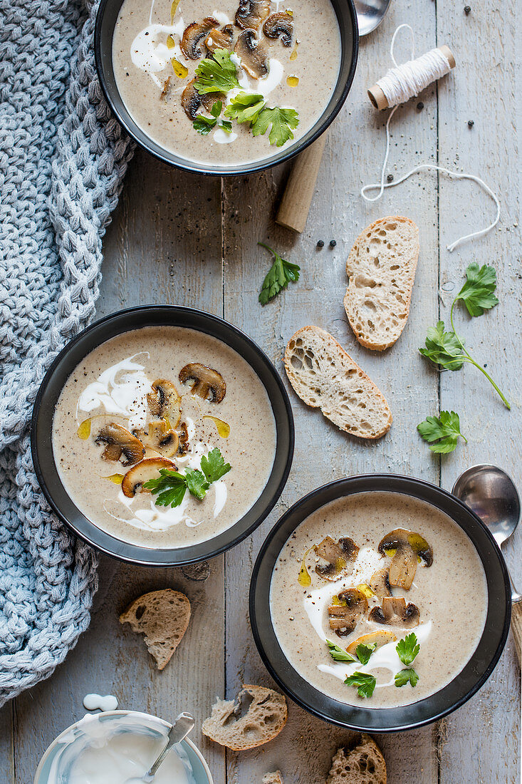 Mushroom soup with fied mushrooms, soured cream and parsley