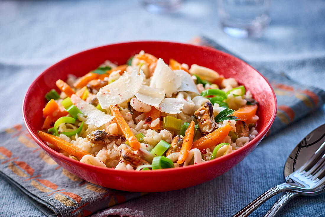 Risotto mit Meeresfrüchten, Gemüse und Parmesan