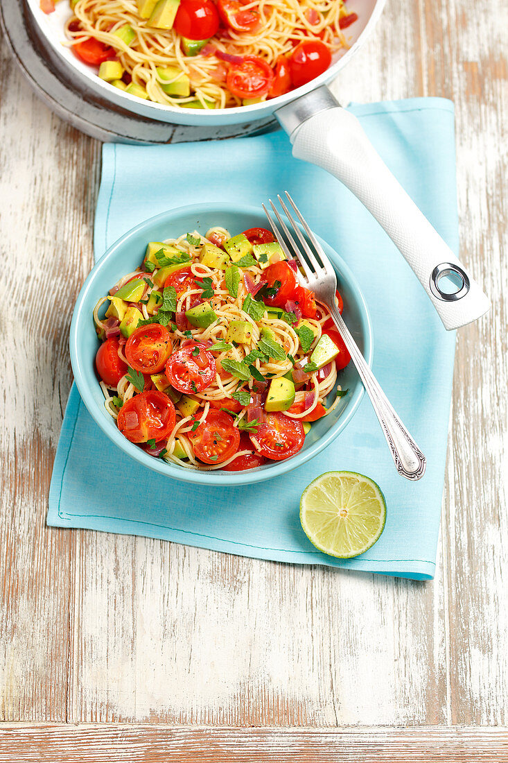Spaghetti with cherry tomatoes and avocado
