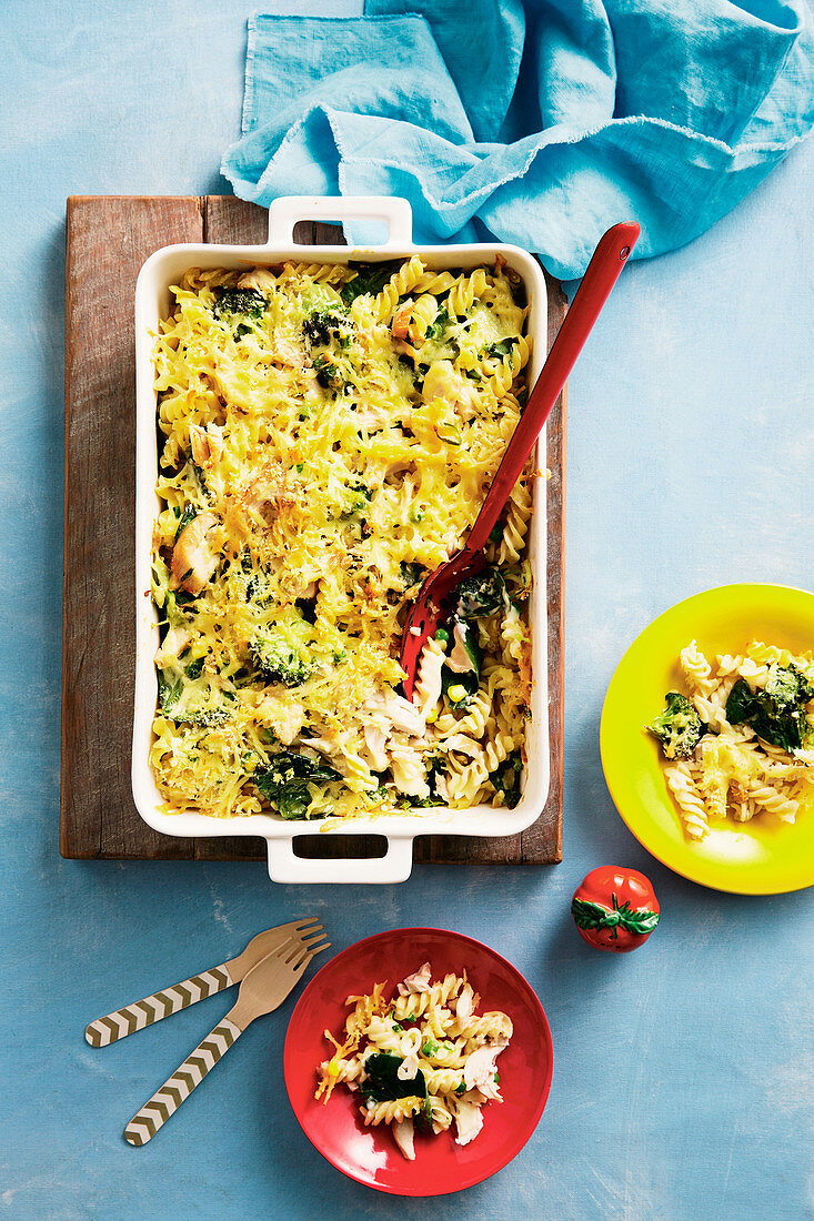 Creamy chicken and vegetable pasta bake