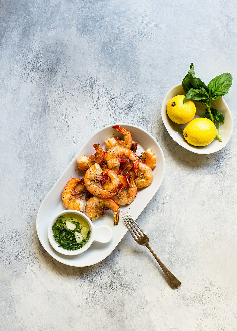 Grilled shrimps with a basil dip on a platter