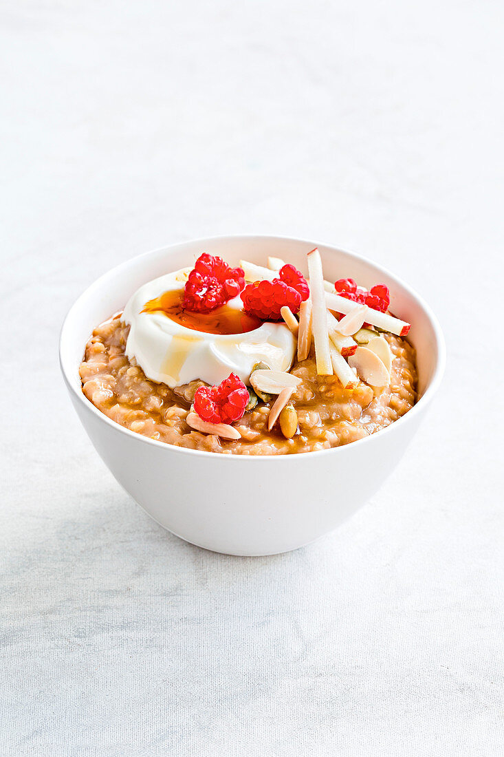 Oat porridge with yoghurt and fruit