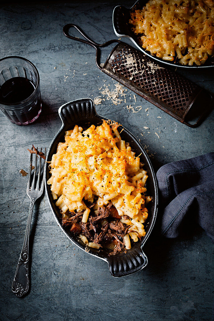 Gratin mit geschmorten Rinderbäckchen und Makkaroni