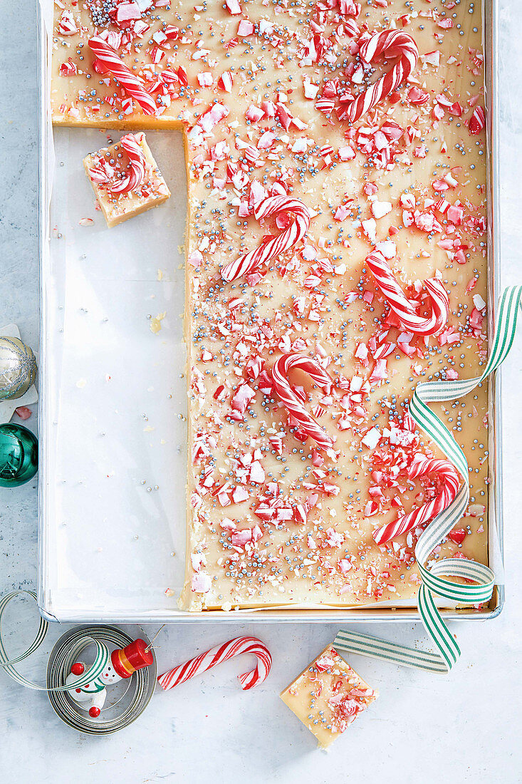 White chocolate and candy cane fudge slab