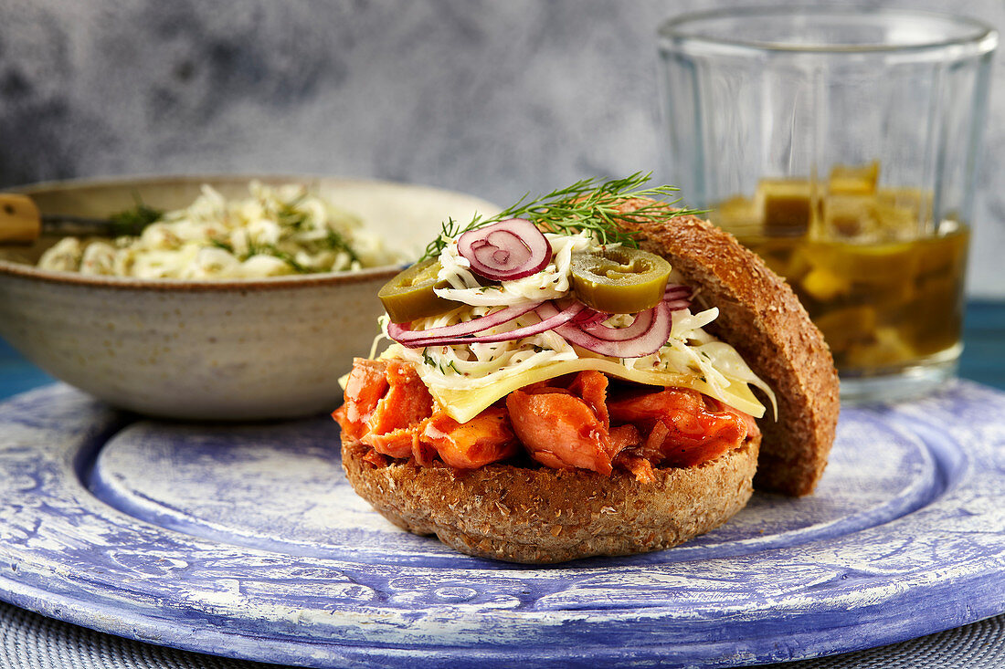 Pulled Salmon Burger mit Honig