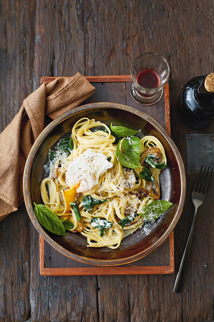 Pasta Florentine with poached egg and spinach