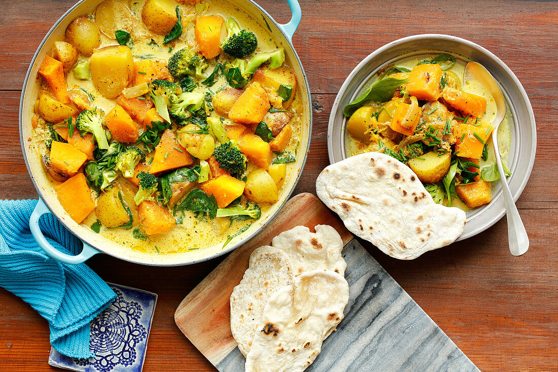 Vegetarisches Curry mit Kartoffeln, Kürbis und Brokkoli