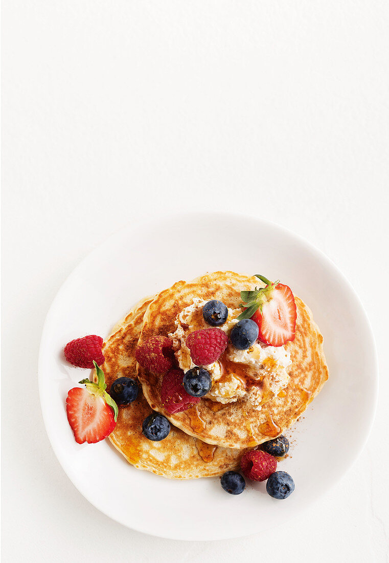 Oat pancakes with vanilla spiced ricotta and berries