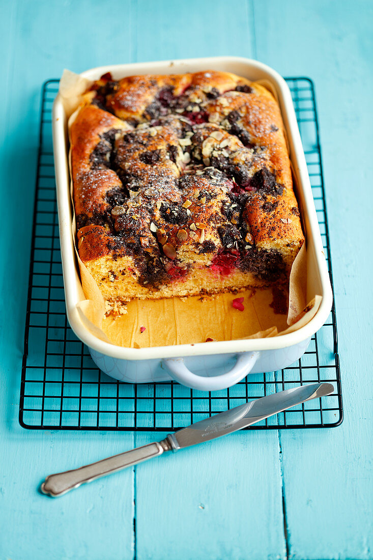 Yeast cake with poppy seeds