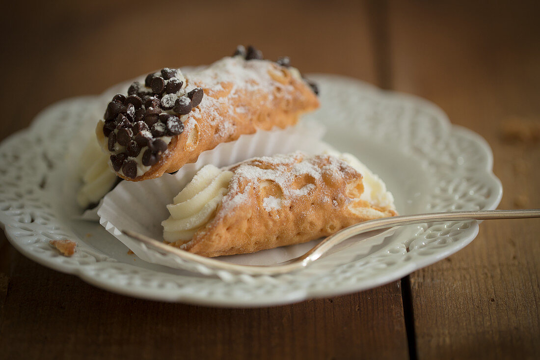 Cannoli (deep-fried pastry rolls filled with cream, Sicily)