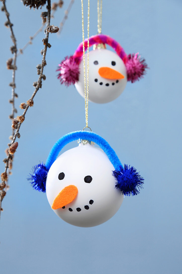 DIY-Weihnachtskugel mit Schneemannmotiv