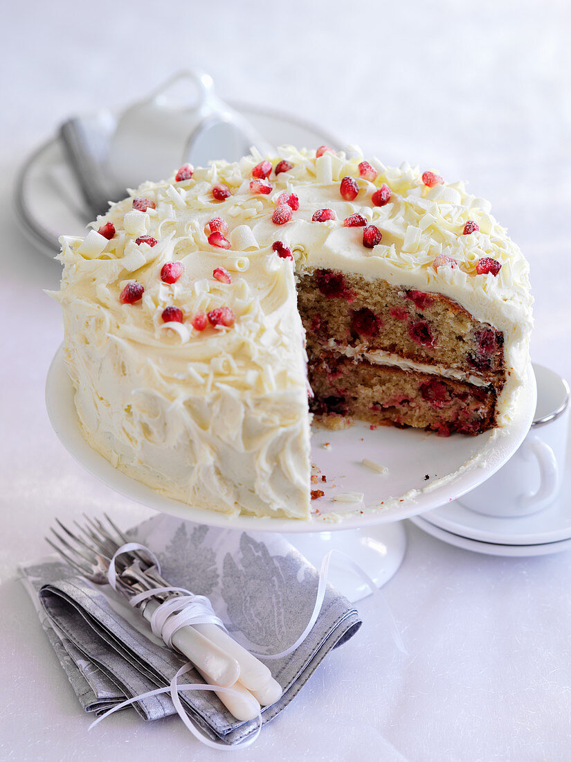 Cake with pomegranate and white chocolate