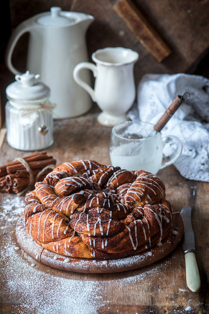 Babka with cinnamon and icing