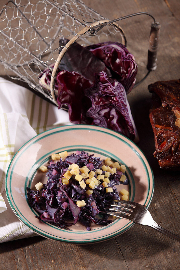 Red cabbage salad with bacon and Emmental cheese