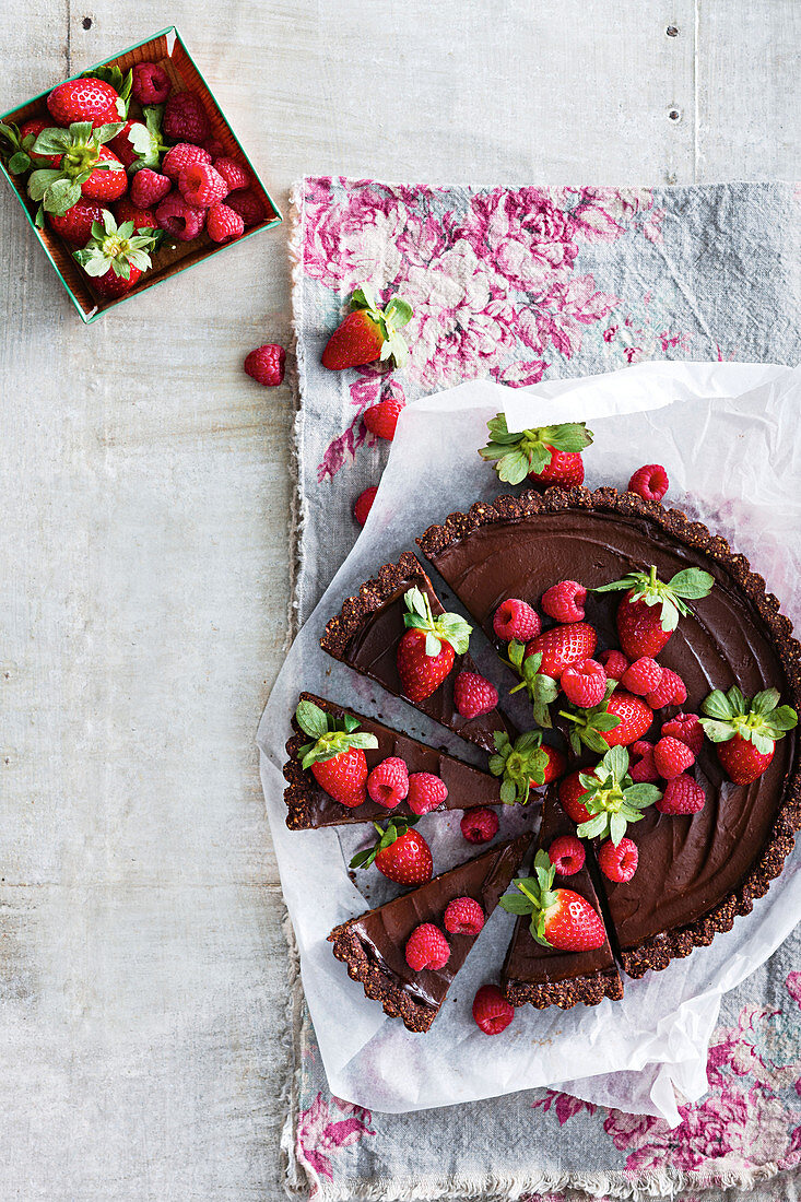 Chocolate mousse cake with berries (lactose-free)