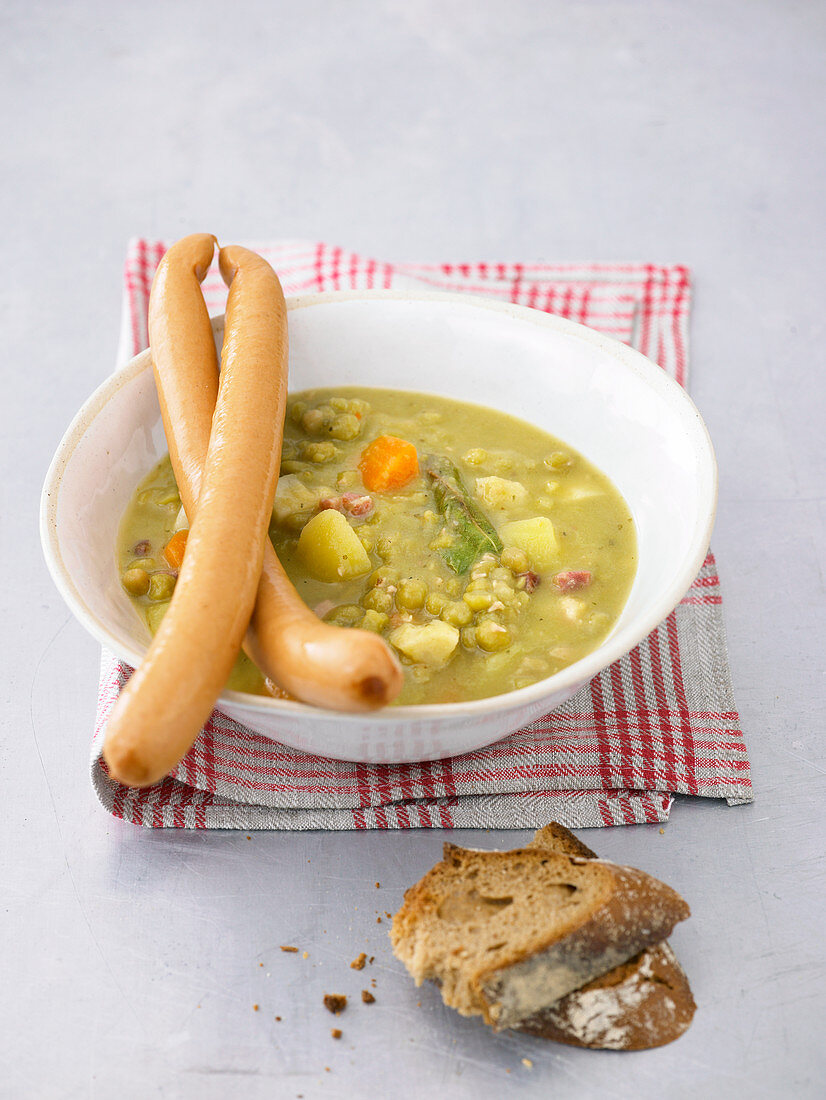 Pea soup with wieners