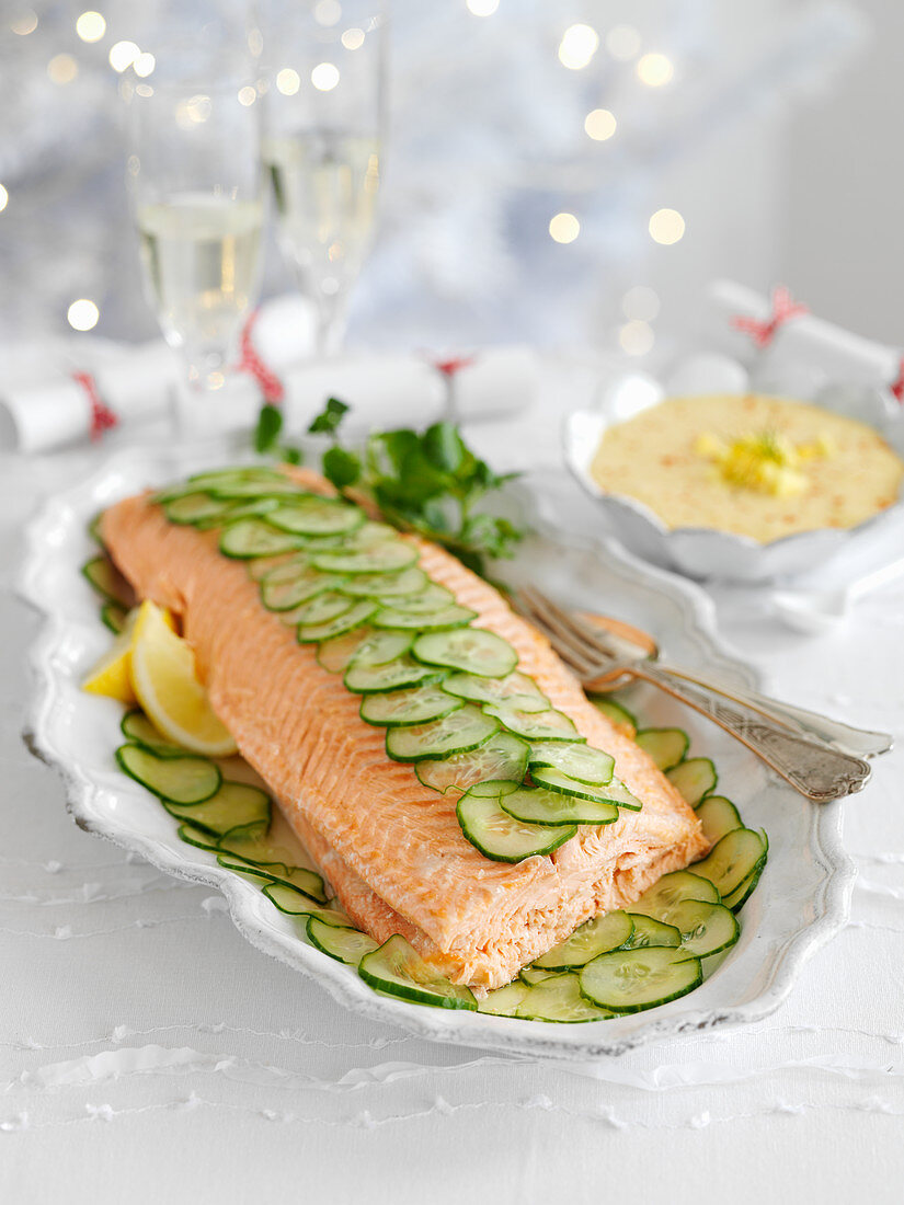 Poached salmon with cucumber slices and mango mayonnaise (Christmas)