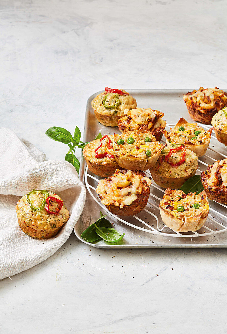 Pizza-Muffins, Gebratener Reis-Muffins und Bolognese-Nudeln-Muffin