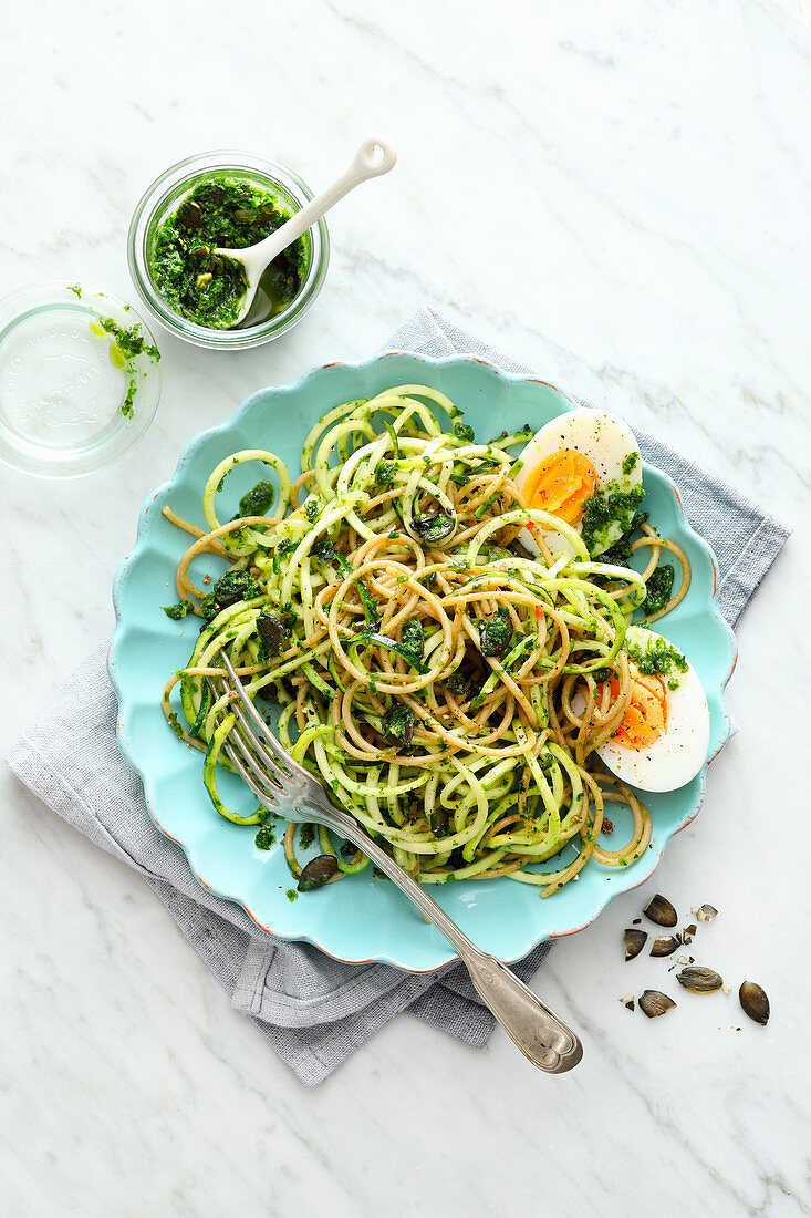 Buckwheat and courgette spaghetti with parsley pesto