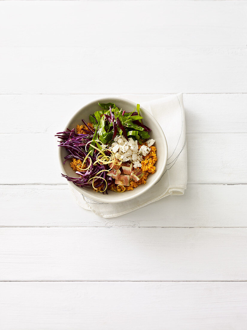 Bunter Hirsesalat mit Feigen, Rotkohl und Feta