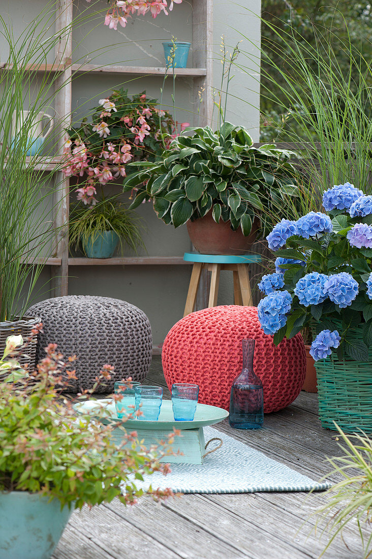 Shadow Balcony With Pouffe