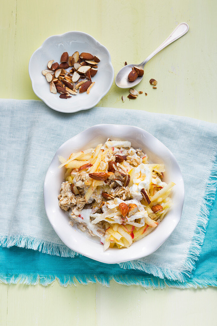 Bircher muesli with apples, cottage cheese and thick juice