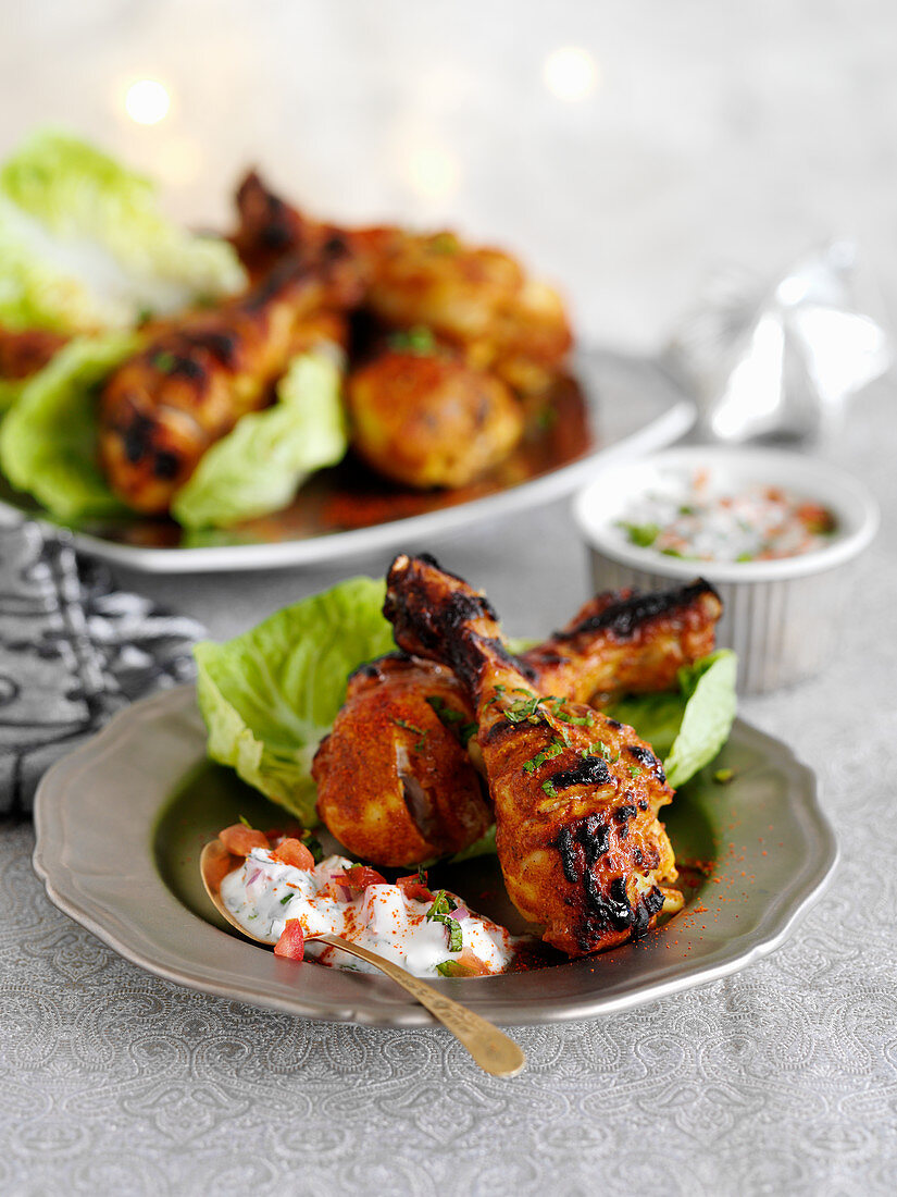 Tikka-Drumsticks mit Raita (Indien)