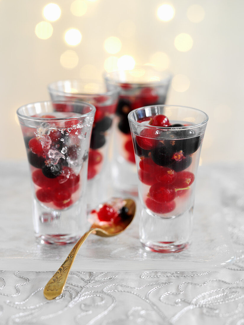 Currants in vodka jelly
