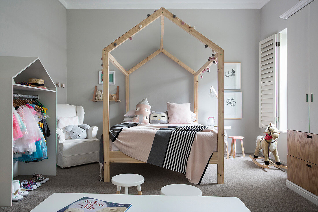 Girls hotsell poster bed