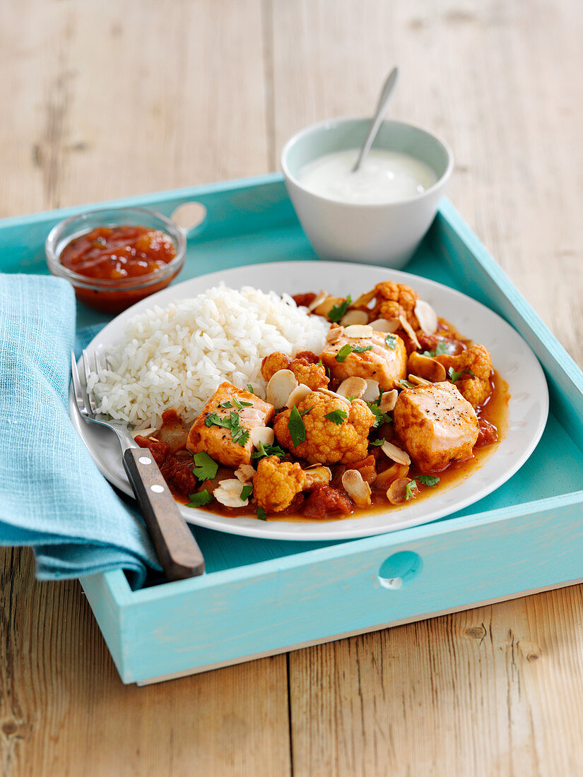 Lachs-Blumenkohl-Curry mit Reis